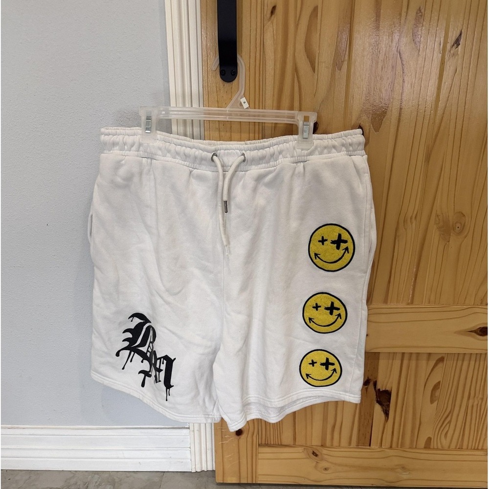 BoohooMAN Shorts Mens 2XL White Sweat‎ Happy Face Smiley Graphic Fleece 7 Inseam